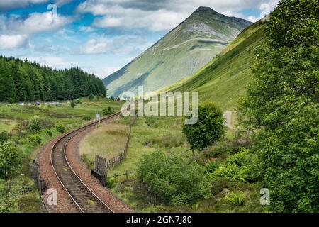 Along the West highland Way in Scotland. a view of the Milngavie - Fort William railway line and of Beinn Dorain mountain Stock Photo