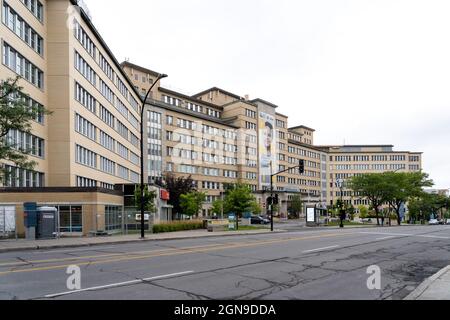 Montreal, QC, Canada - September 6, 2021: Main entrance of CHU Sainte-Justine in Montreal, Quebec, Canada. Stock Photo