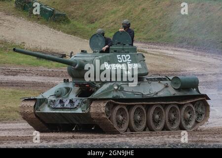 Russian T34 tank. A Russian T34/85 tank during a demonstration at Bovington Tank Museum, Dorset, UK Stock Photo