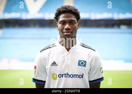 Hamburg, Germany. 23rd Sep, 2021. Team photo appointment Hamburger SV: Faride Alidou Credit: Christian Charisius/dpa/Alamy Live News Stock Photo