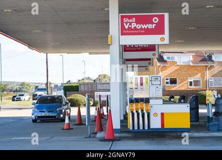 Brighton UK 24th September 2021 -  A Shell garage at Shoreham near Brighton has no fuel to sell this morning and all the pumps are out of use . A shortage of fuel tanker truck drivers delivering around the UK has caused problems this week   : Credit Simon Dack / Alamy Live News Stock Photo