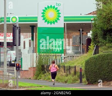 Glasgow, Scotland, UK 24th September, 2021.  Shortage of tanker drivers threaten  empty forecourts with warnings promise long term shortages. On close to the Great Western Retail ParkCredit  Gerard Ferry/Alamy Live News Stock Photo