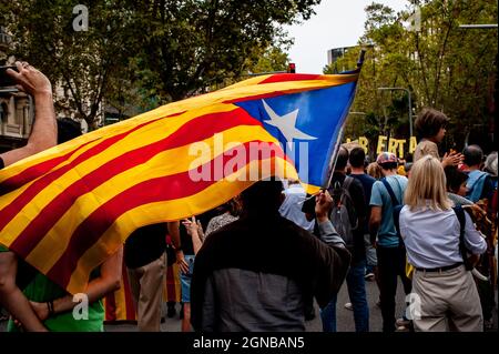 September 24, 2021, Barcelona, Catalonia, Spain: Pro-independence supporters hold flags as they gather next to the Italian consulate in Barcelona to protest against the detention of the former Catallan president Carles Puigdemont in Italy. Credit: Jordi Boixareu/Alamy Live News Stock Photo