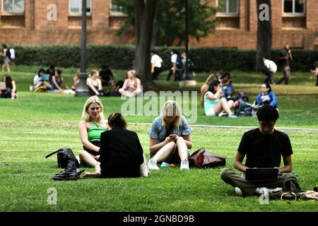 Los Angeles, USA. 24th Sep, 2021. Students are seen on campus of the University of California, Los Angeles (UCLA), in Los Angeles, the United States, Sept. 23, 2021. Following an academic year in which virtually all operations were conducted remotely, a combined 20,000 freshmen, sophomores and transfer students are now setting foot on UCLA's campus in Los Angeles County, California, for the first time as the new semester started on Thursday. Credit: Xinhua/Alamy Live News Stock Photo