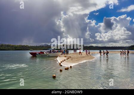 Visitors returning to boats to take them to mainland after a day on the beaches at  Ile Aux Cerfs, or Deer Island, Mauritius, Mascarene Islands. Stock Photo
