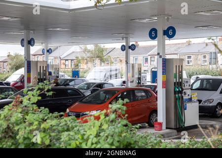 Camborne, Cornwall, 24th September 2021, People panic buying Fuel queue in their cars outside Tesco, Camborne in Cornwall, there is fuel still available. In other parts of the country panic buying has encouraged some petrol stations to increase their prices.The Government has been trying to reassure people not to panic buy. Credit: Keith Larby/Alamy Live News Stock Photo