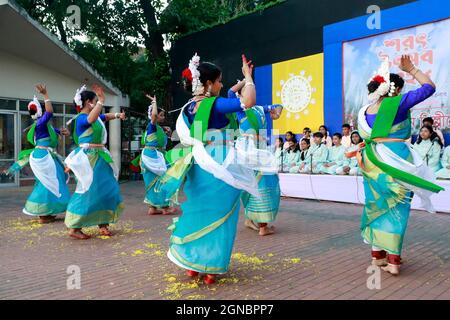 Dhaka, Bangladesh - September 24, 2021: Artists are performing dance at the autumn festival organized by Satyen Sen Shilpi Gosthi at Bangladesh Shilpa Stock Photo