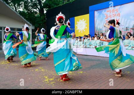 Dhaka, Bangladesh - September 24, 2021: Artists are performing dance at the autumn festival organized by Satyen Sen Shilpi Gosthi at Bangladesh Shilpa Stock Photo