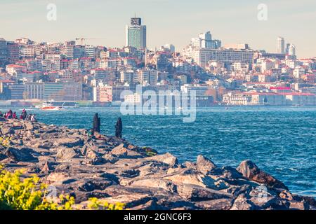 Hundreds of tourists vacationing on the shores of Bosporus. Beautiful spring cityscape of Istanbul, Turkey, Europe. Traveling concept background. Stock Photo