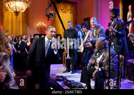 President Obama joins in singing “Sweet Home Chicago” during the “In Performance at the White House: Red, White and Blues” concert in the East Room of the White House, Feb. 21, 2012. Participants include, from left: Troy “Trombone Shorty” Andrews, Jeff Beck, Derek Trucks,  B.B. King, and Gary Clark, Jr.  (Official White House Photo by Pete Souza) This official White House photograph is being made available only for publication by news organizations and/or for personal use printing by the subject(s) of the photograph. The photograph may not be manipulated in any way and may not be used in comme Stock Photo