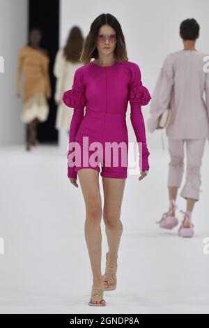 Milan, Italy. 24th Sep, 2021. Model walks on the runway at the Sportmax fashion show during Spring/Summer 2022 Collections Fashion Show at Milan Fashion Week in Milan on Sept. 24, 2021. (Photo by Jonas Gustavsson/Sipa USA) Credit: Sipa USA/Alamy Live News Stock Photo