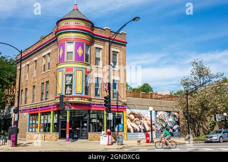 Chicago Illinois,North Side Lincoln Park neighborhood,grocery store exterior apartment building,Victorian style mixed use residential commercial Stock Photo