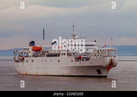 USNS Zeus heading into Avonmouth docks Stock Photo