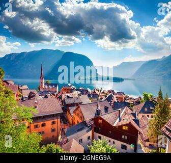 Austria landscape, Hallstatt Alp lake mountain at sunrise Stock Photo ...
