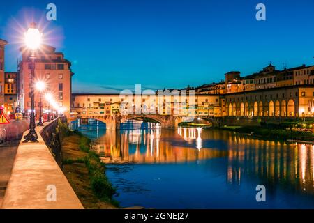 Fantastic evening cityscape of Florence with Old Palace (Palazzo Vecchio or Palazzo della Signoria) on background and Ponte Vecchio bridge over Arno r Stock Photo
