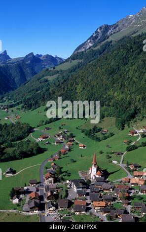 SWITZERLAND, CANTON OF FRIBOURG, GRUYERE REGION, CHARMEY AREA, VILLAGE OF JAUN IN JOGNE RIVER VALLEY Stock Photo