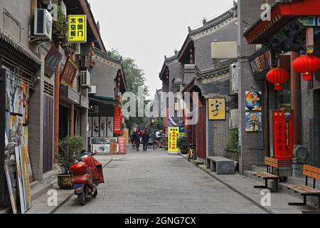 Shuyuanmen Ancient Cultural Street deals in curios-jade-gold-silver-calligraphies-paintings-copybooks-handicrafts. Xi'an-China-1579 Stock Photo