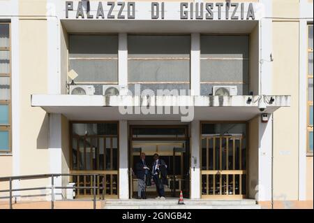 Locri, Italy. 25th Sep, 2021. Entrance view of Locri's courthouse.The pro-migrant former Mayor of Riace, Domenico “Mimmo” Lucano, arrived at Locri's courthouse for the defensive conclusive statements of the trial for illegal immigration charges. The final session of the trial has been scheduled for September 27, 2021. Lucano is also running for upcoming regional elections with the list “Un'altra Calabria è possibile”. Credit: SOPA Images Limited/Alamy Live News Stock Photo