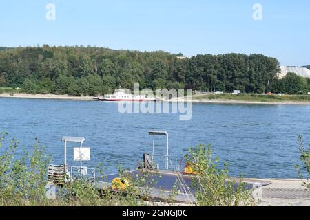 Rheinfähre Bad Breisig - Bad Hönningen, typical ferry on the Rhine Stock Photo