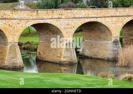 Built by convict labour from 1823 to 1825, Richmond Bridge is Australia’s oldest surviving large stone arch bridge - Richmond, Tasmania, Australia Stock Photo