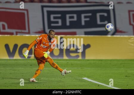 Athletico goalkeeper Everson during the Campeonato Brasileiro (Brazilian National League) Serie A football match between Sao Paulo FC x Athletico Mineiro at the Morumbi Stadium in Sao Paulo, Brazil Credit: SPP Sport Press Photo. /Alamy Live News Stock Photo