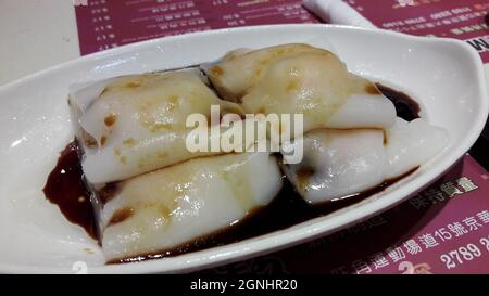 Rice rolls and other dim sum in a market in Hong Kong Stock Photo