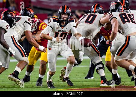 Los Angeles, CA. 25th Sep, 2021. Oregon State Beavers quarterback Chance Nolan #10 in action during the first quarter the NCAA Football game between the USC Trojans and the Oregon State Beavers at the Coliseum in Los Angeles, California.Mandatory Photo Credit: Louis Lopez/CSM/Alamy Live News Stock Photo