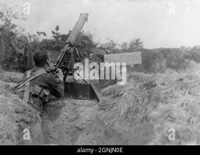 A vintage photo circa 1918 of British soldiers manning fixed machine gun position used for anti aircraft defence on the Western front in France during world war one Stock Photo