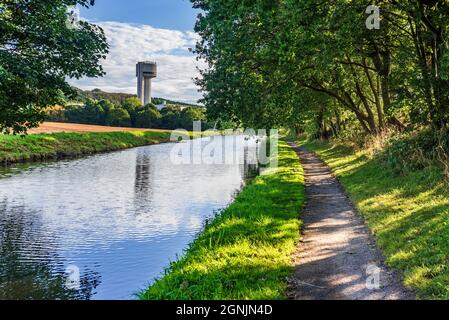 Daresbury Science Park tower, formerly Daresbury Nuclear Physics Laboratory, seen alongside the Bridgewater canal near Warrington. Stock Photo