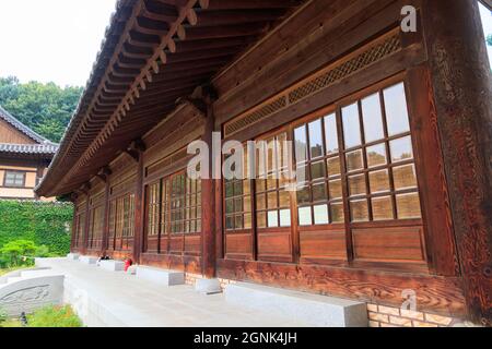 Paju, Gyeonggi-do, Republic of Korea - August 13, 2021. Korean traditional temple. yakcheonsa temple. Korean Buddhism. Stock Photo