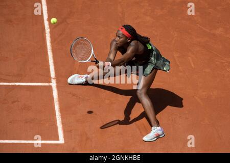 US tennis player Coco Gauff playing a backhand shot, French Open 2021 tennis tournament, Paris, France Stock Photo