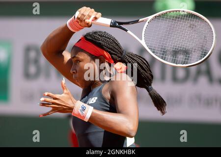 US tennis player Coco Gauff playing a forehand shot, French Open 2021 tennis tournament, Paris, France Stock Photo