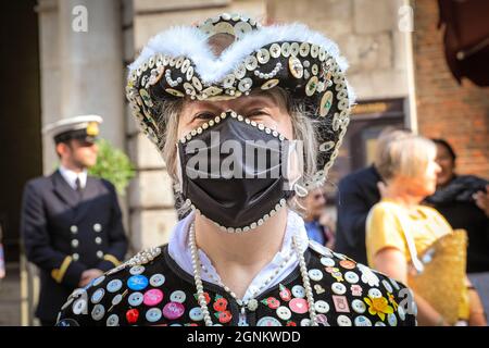 St Mary-Le-Bow, London, UK. 26th Sep, 2021. A Pearly Queen has beautifully decorated her mask with pearls. Pearly Kings and Queens celebrate their annual harvest festival with the Costermonger´s Harvest Service at St Mary-Le-Bow church. As the usual celebrations in Guildhall Yard had to be cancelled, the Pearlies meet and greet friends and the public outside the church before and after service his year. Credit: Imageplotter/Alamy Live News Stock Photo