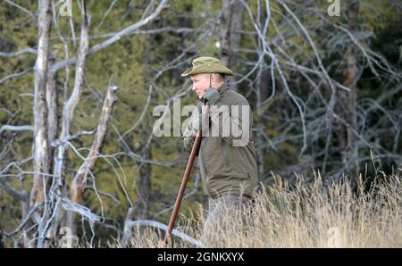 Siberia, Russia. 26th Sep, 2021. Russian President Vladimir Putin enjoys hiking during a short vacation with Defense Minister Sergei Shoigu to fish and hike early September shown in images released September 26, 2021 in the Siberian Federal District of Russia. Putin stopped over during a working visit to the Primorye and the Amur Region of the Russian Far East. Credit: Alexei Druzhinin/Kremlin Pool/Alamy Live News Stock Photo