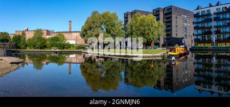 Murrays Mill, Cotton Field Wharf and Mansion House apartment blocks from the Cotton Field Park marina, New Islington, Ancoats, Manchester, England, UK Stock Photo