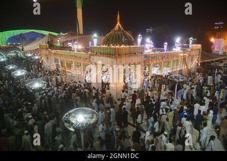 Lahore, Pakistan. 26th Sep, 2021. Sept. 26, 2021 - Pakistani Muslim devotees take part on the annual ''URS'' religious festival at shrine of Sufi Saint Syed Ali bin Osman Al-Hajvery, popularly known as 'Data Ganj Bakhsh' in Lahore. Thousands of people traveled from all over Pakistan to attend the celebrations. During the festival the shrine is lit up with candles, there are donated food for the people and Sufis, who dance and play music for hours. (Photo by Rana Sajid Hussain/Pacific Press/Sipa USA) Credit: Sipa USA/Alamy Live News Stock Photo