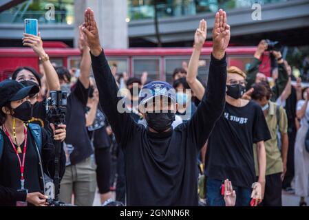 Bangkok, Thailand. 26th Sep, 2021. Protesters make three finger salute during the demonstration.Pro-democracy protesters gathered at the Bangkok Art and Culture Center (BACC) on September 26, 2021 to mark the 1st anniversary of political movement in Thailand that led by United Front of Thammasat and Demonstration (UFTD) demanding the resignation of Prayut Chan-O-Cha and the monarchy reform. Credit: SOPA Images Limited/Alamy Live News Stock Photo