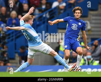 London,UK. 25 September 2021 - Chelsea v Manchester City  - The Premier League - Stamford Bridge  Marcus Alonso and Kevin De Bruyne during the Premier League match at Stamford Bridge.  Picture Credit : © Mark Pain / Alamy Live News Stock Photo