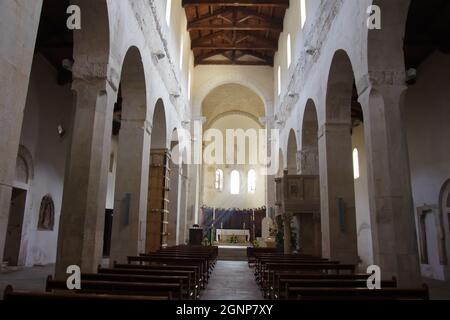 Corfinio - Abruzzo - Complex of the cathedral of San Pelino. Interior of the church Stock Photo