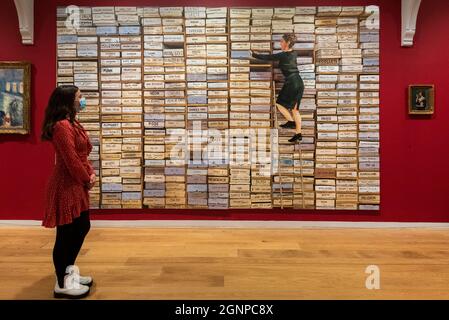 London, UK.  27 September 2021. 'A la Galcante', 2015, by Paulina Olowska. Preview of “This Is the Night Mail”, a new exhibition curated by Ida Ekblad, on show at Whitechapel Gallery until 2 January 2022.  Credit: Stephen Chung / Alamy Live News Stock Photo