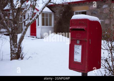 Winter scene post box in the snow, Feshiebridge, Cairngorms National Park, Scotland, UK Stock Photo