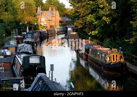 The Saltisford Arm of the Grand Union Canal, Warwick, Warwickshire, England, UK Stock Photo