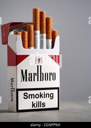 largest pack of cigarettes Pack of Marlboro Cigarettes, made by Philip Morris. Marlboro is the largest  selling brand of cigarettes in the world Stock Photo