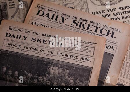 chap høj Perth September 13, 2021: Gaziantep, Turkey. Old copies of the British Daily  Sketch newspaper from 1915. The