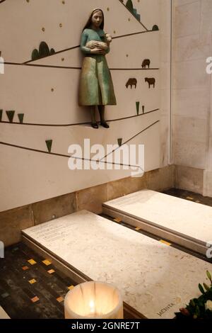 Fatima Sanctuary. Interior the old Basilica of Fatima. Jacinta and Lucia Tombs.  Portugal. Stock Photo