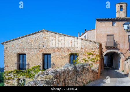 Old town of Miravet medieval village in Spain, highlighting the Templar castle in the top of the hill Tarragona Catalonia Spain Stock Photo