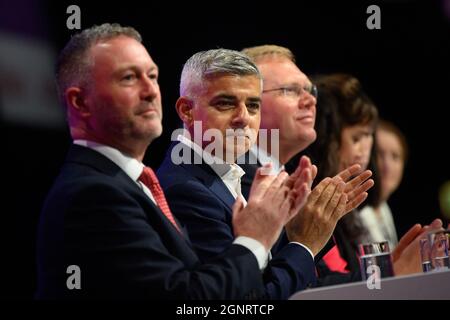 Brighton, UK. 27 September 2021. Shadow Secretary of State for Communities and Local Government Steve Reed MP and Mayor of London Sadiq Khan pictured at the 2021 Labour Party Conference in Brighton. Picture date: Monday September 27, 2021. Photo credit should read: Matt Crossick/Empics/Alamy Live News Stock Photo