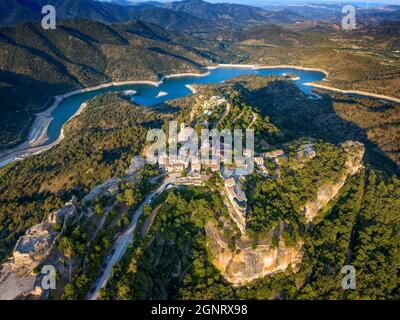 Aerial view of Siurana medieval village with romanesque church of Santa Maria de Siurana and the Siurana Lake in Prades mountainas Priorat Tarragona C Stock Photo