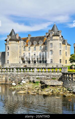 France, Charente-Maritime (17), Saint-Porchaire, le château de la Roche Courbon fut bâti au XVe sur un éperon rocheux, puis le château fort fut transf Stock Photo