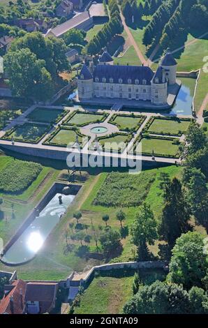 France, Côte-d'Or (21), Bussy-le-Grand, le château de Bussy-Rabutin // France, Cote d'Or, Bussy le Grand, Chateau de Bussy Rabutin Stock Photo